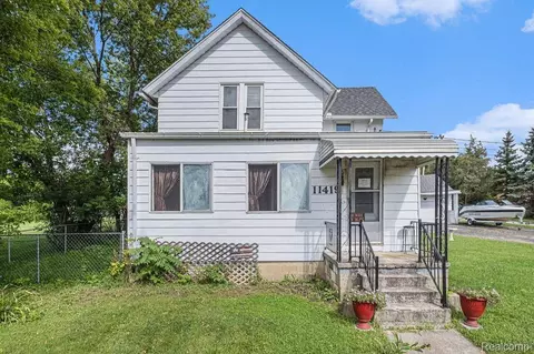 11419 Davis St, Grand Blanc, MI 48439