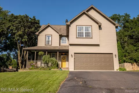 15242 Weller Crt Ct, Holly, MI 48442