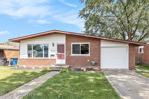 8252 Hillcrest Blvd, Westland, MI 48185