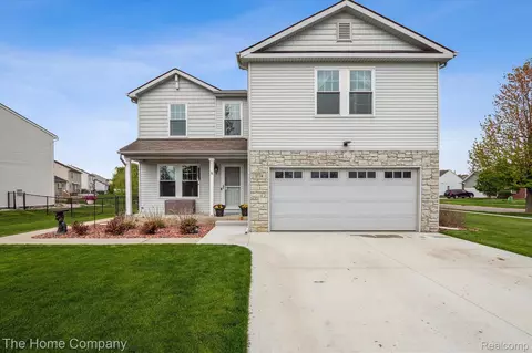 1774 Arbor Creek Dr, Monroe, MI 48162
