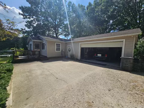 15246 Ripple Dr, Argentine, MI 48451