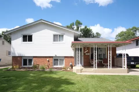 1714 S Berry St, Westland, MI 48186