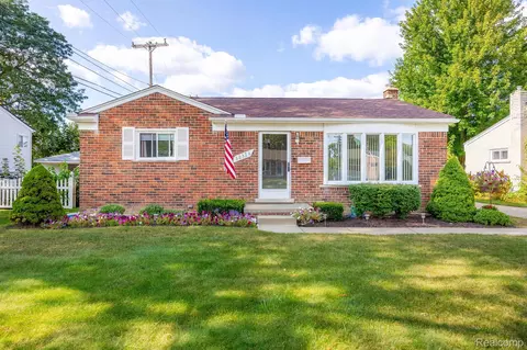 32328 Maryland St, Livonia, MI 48150