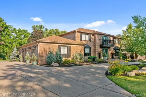 37614 Fiore Trl, Clinton Township, MI 48036