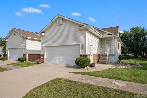 9063 Luea Ln, Swartz Creek, MI 48473