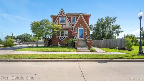 153 Saint Johns St, Wyandotte, MI 48192