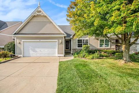 131 Victoria Park Dr, Howell, MI 48843