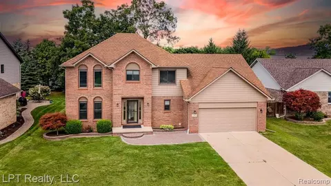 23674 Joey Dr, Flat Rock, MI 48134