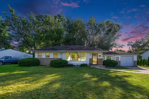 17221 Carol St, Livonia, MI 48152