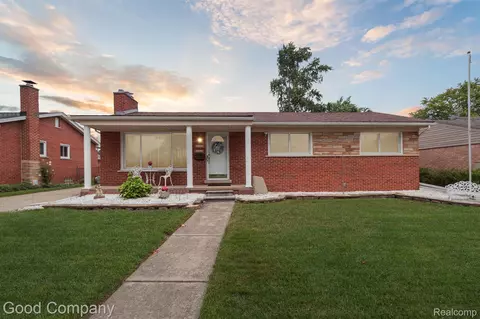 29644 Lori St, Livonia, MI 48154