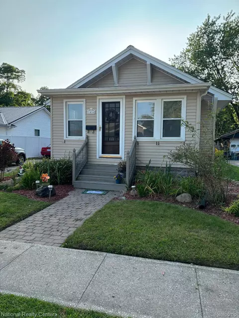 1416 Goffe St, St. Clair, MI 48079