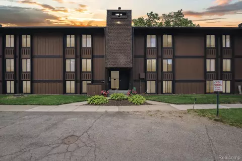 1734 Grove Rd #B-103, Ypsilanti, MI 48198