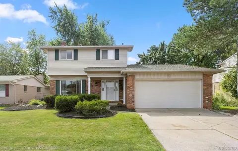 19466 Coventry Dr, Riverview, MI 48193