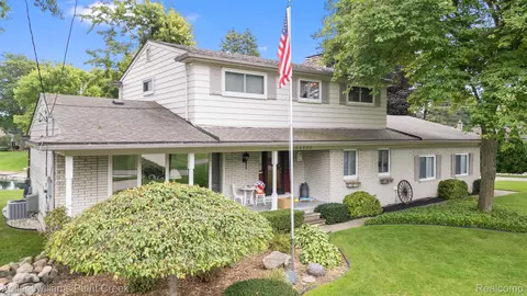 53942 Starlite Dr, Shelby Township, MI 48316