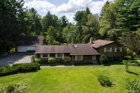 5830 Warren Rd, Superior, MI 48105
