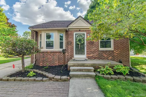 15235 Cleophus Ave, Allen Park, MI 48101