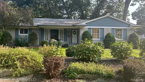 33017 Myrna Dr, Livonia, MI 48154