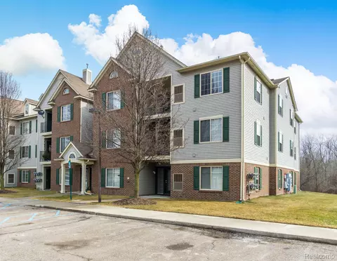 14305 Pinehurst Ln, Grand Blanc, MI 48439