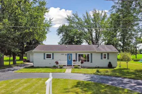 1557 Kenneth St, Owosso, MI 48867