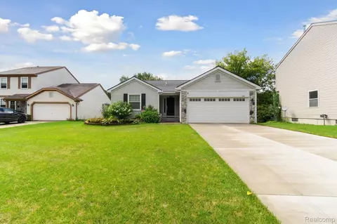 1915 Andover Blvd, Howell, MI 48843