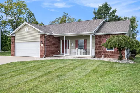 3188 Coventry Crt Ct, Flushing, MI 48433