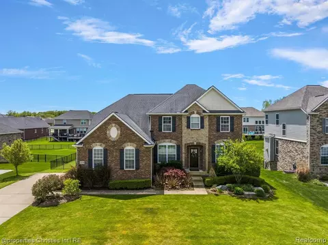 27270 Houghton Dr, New Baltimore, MI 48051