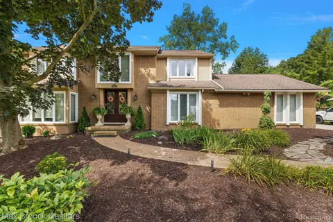 4222 Barn Meadow Ln, West Bloomfield, MI 48323
