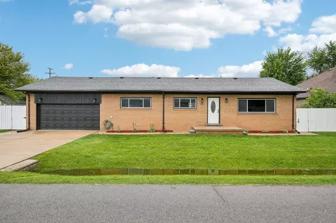 2101 Isabell Dr, Troy, MI 48083