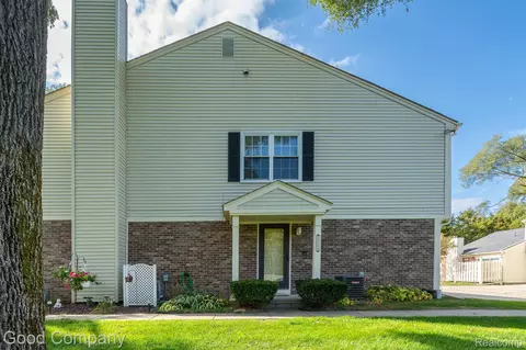 2068 Hidden Meadows Dr UNIT D, Walled Lake, MI 48390