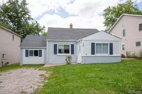 118 Dekalb St, Walled Lake, MI 48390