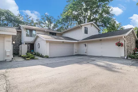 7357 Creek View Cir, West Bloomfield, MI 48322