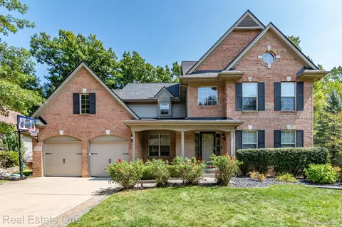 2943 Tall Oak Ln, Canton, MI 48188