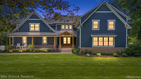 32550 Plumwood St, Beverly Hills, MI 48025
