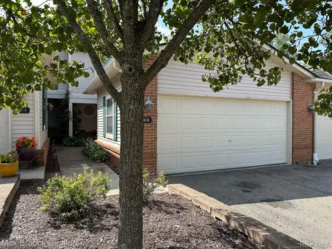 5674 Drake Holw, West Bloomfield, MI 48322