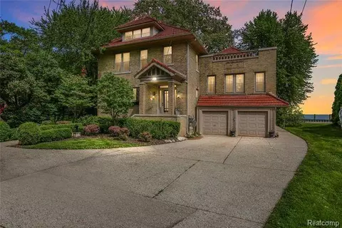 34280 Jefferson Ave, Harrison Township, MI 48045