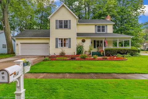 464 Central St, Marysville, MI 48040