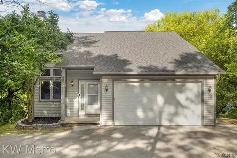601 Johnson Dr, Orion, MI 48362