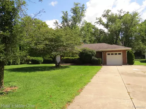 17710 Floral St, Livonia, MI 48152