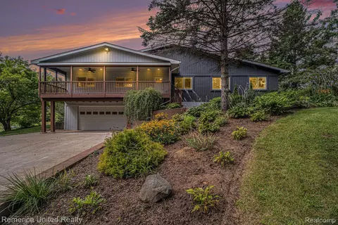 2094 Hunter Rd, Brighton, MI 48114