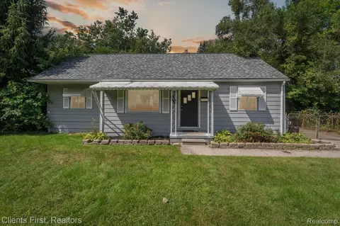 20561 Five Points St, Redford, MI 48240