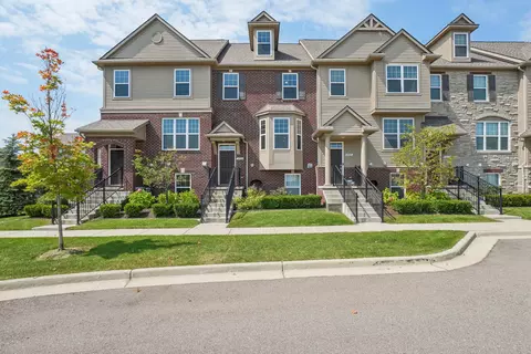 2920 Glenbar Cir, Rochester Hills, MI 48307