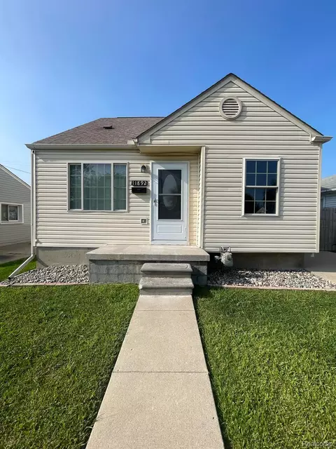 11892 Grant St, Riverview, MI 48193