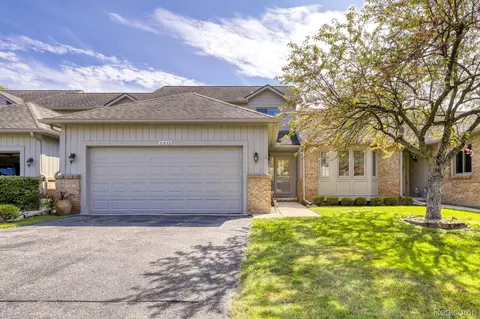 31435 Merriwood Park Dr, Livonia, MI 48152