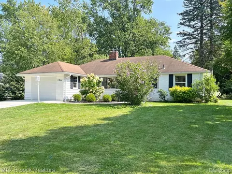2311 Rutherford Rd, Bloomfield Hills, MI 48302