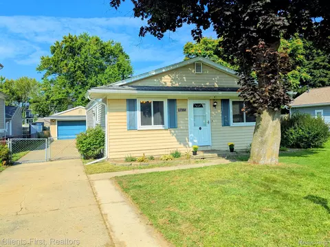 9215 Corinne St, Plymouth, MI 48170