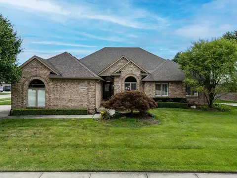 51525 Pinewood Dr, Macomb, MI 48042