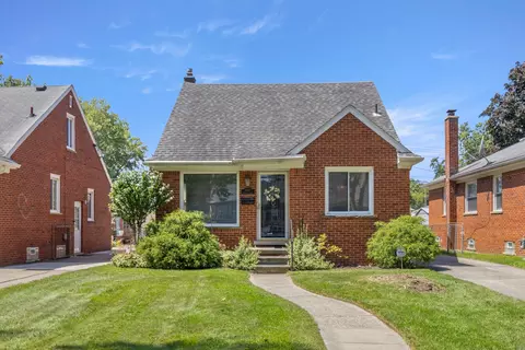 8427 Riverdale St, Dearborn Heights, MI 48127