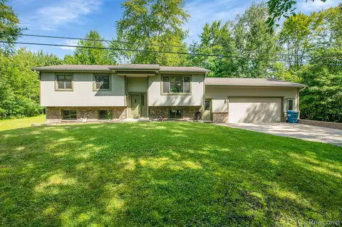4237 Hummer Lake Rd, Brandon, MI 48462
