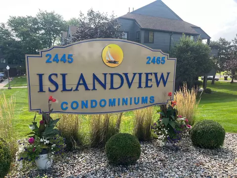 2465 Riverside Dr #210, Trenton, MI 48183