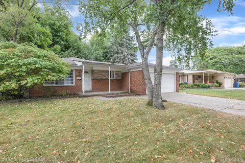 27230 Virginia Dr, Warren, MI 48092